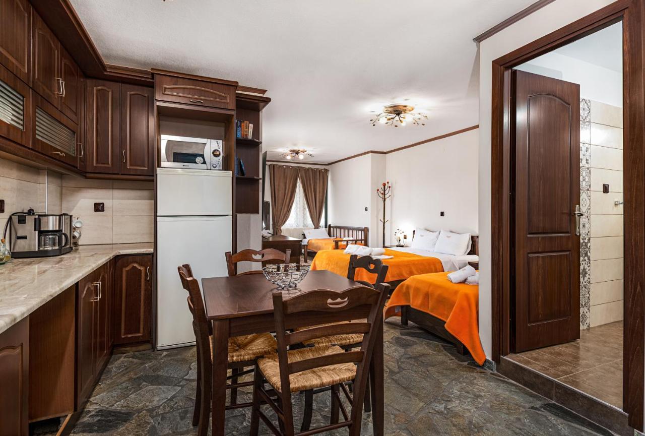 Limnaio Hotell Khrisokhórafa Exteriör bild
