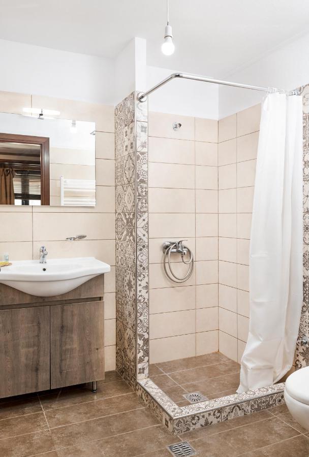 Limnaio Hotell Khrisokhórafa Exteriör bild