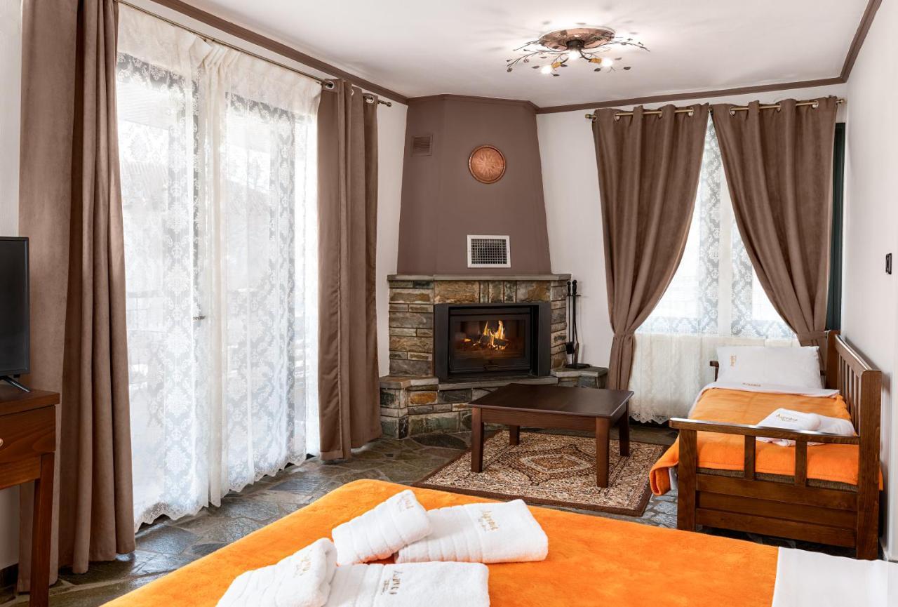 Limnaio Hotell Khrisokhórafa Exteriör bild