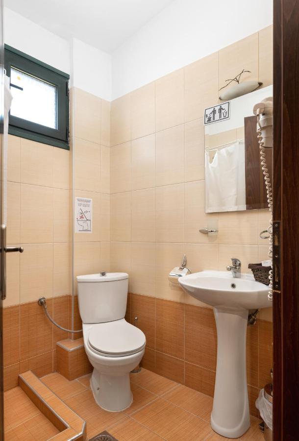Limnaio Hotell Khrisokhórafa Exteriör bild