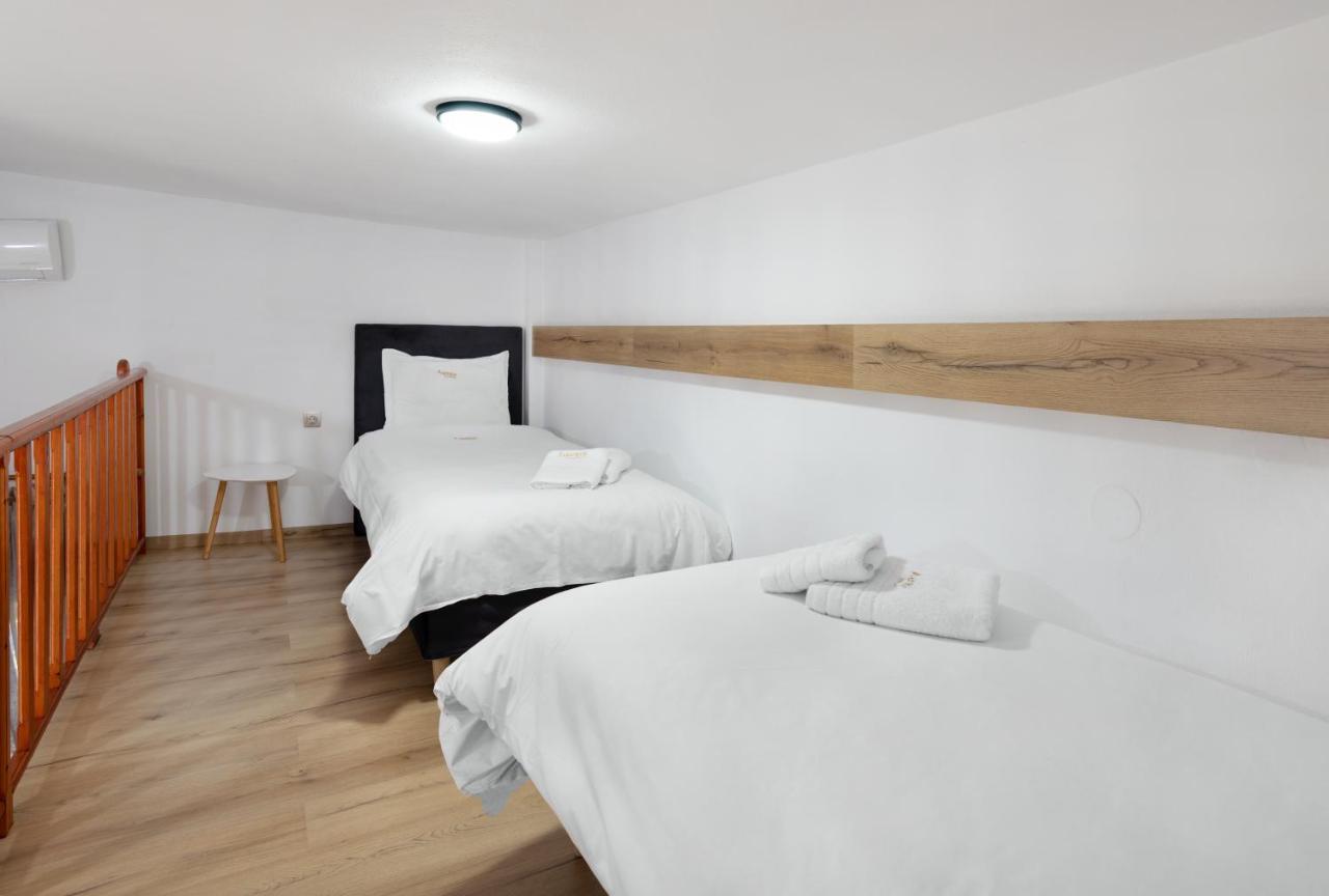 Limnaio Hotell Khrisokhórafa Exteriör bild