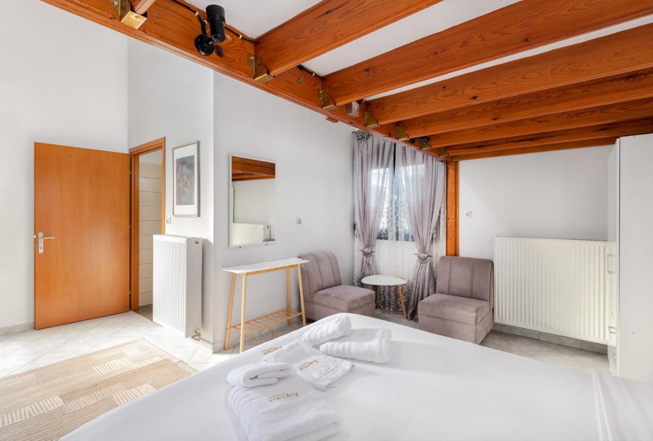 Limnaio Hotell Khrisokhórafa Exteriör bild
