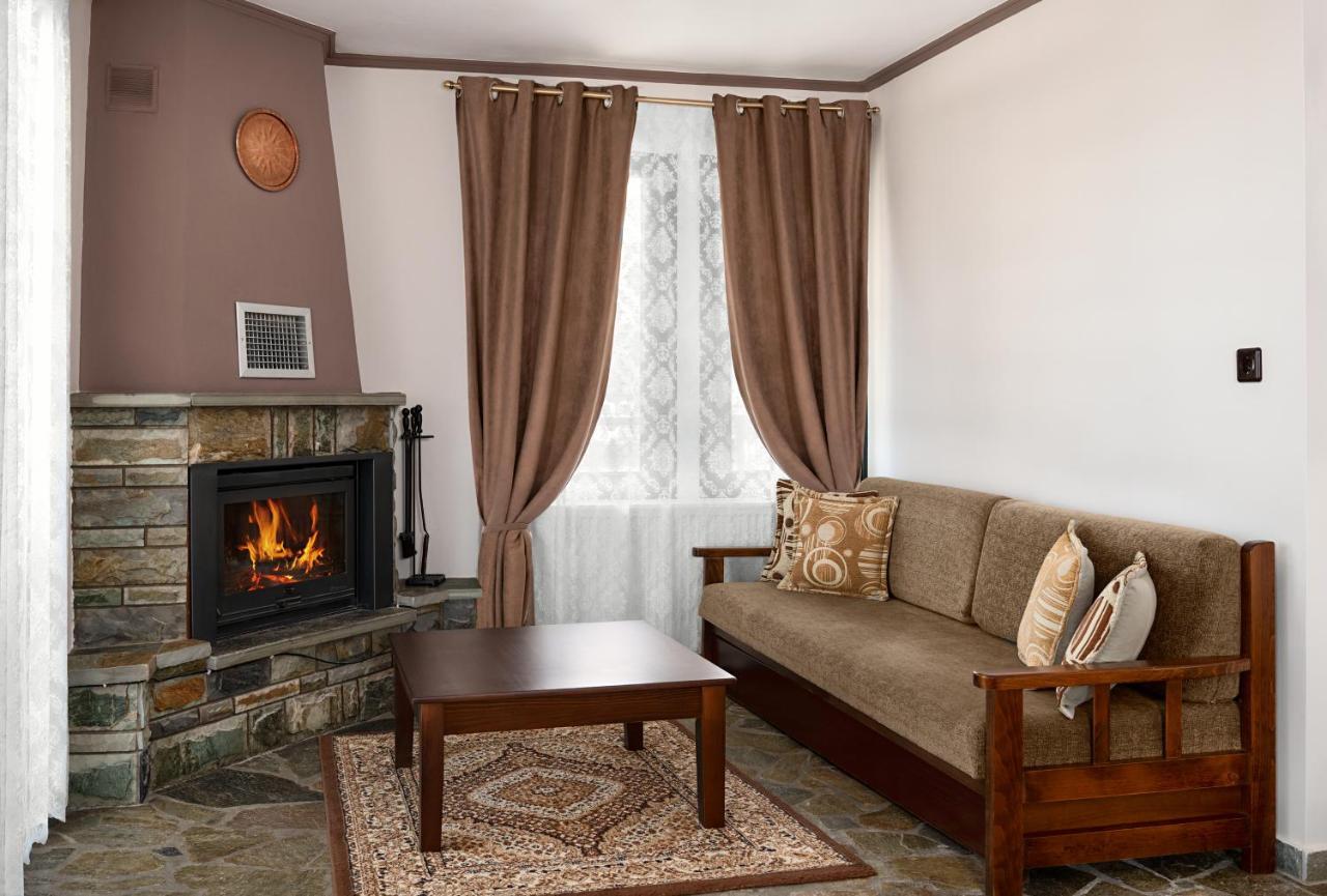 Limnaio Hotell Khrisokhórafa Exteriör bild