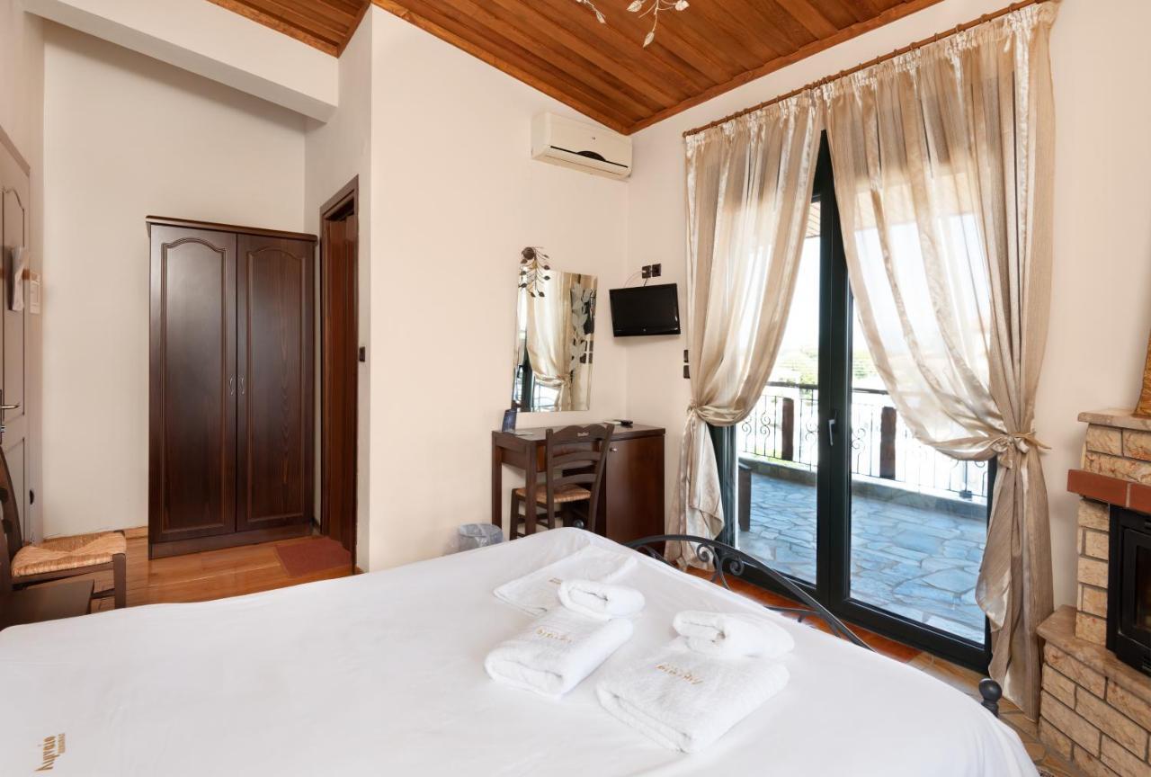 Limnaio Hotell Khrisokhórafa Exteriör bild