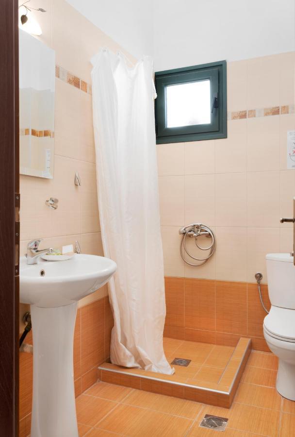 Limnaio Hotell Khrisokhórafa Exteriör bild