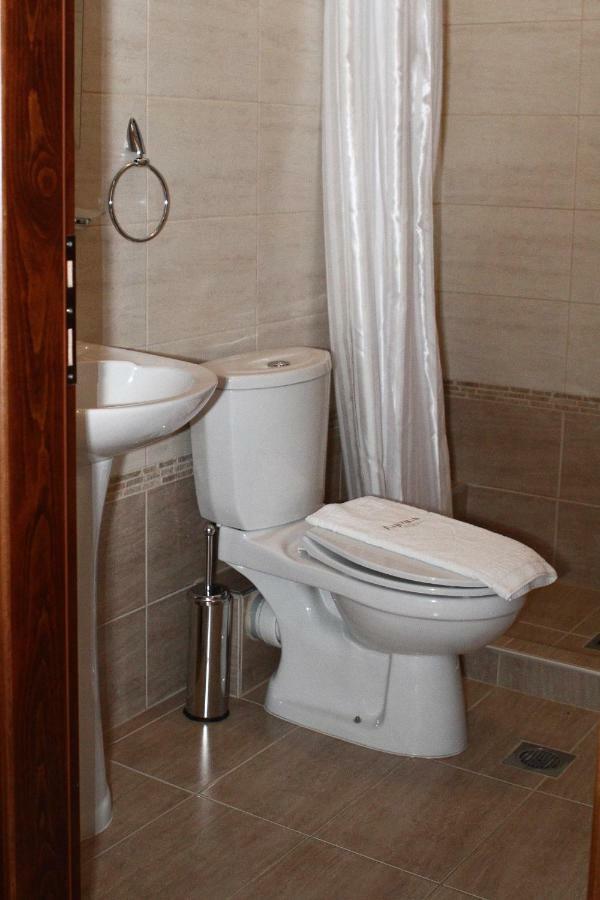 Limnaio Hotell Khrisokhórafa Exteriör bild